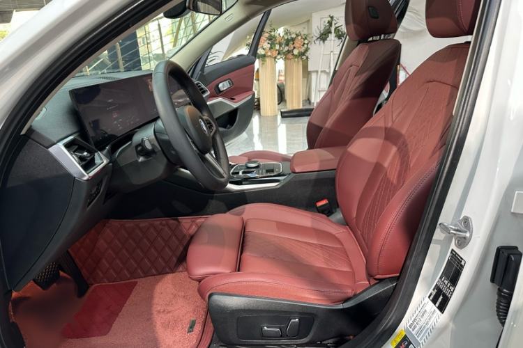Used BMW i3 2024 eDrive 35 L Interior 6