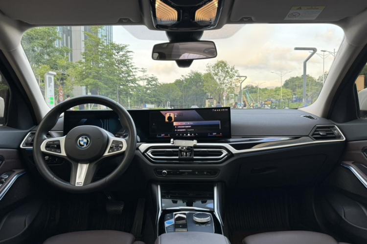 Used BMW i3 2024 eDrive 35 L Interior 6