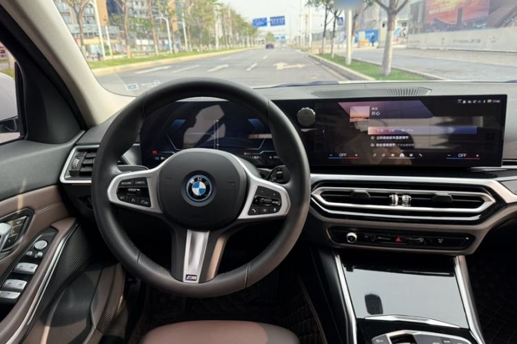 Used BMW i3 2024 eDrive 35 L Interior 6