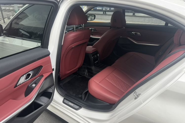 Used BMW i3 2024 eDrive 40 L Midnight Edition Interior 7