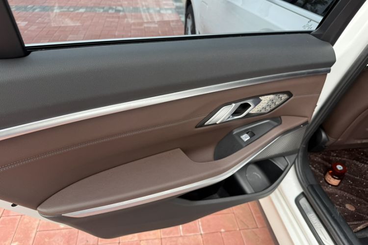 Used BMW i3 2024 eDrive 35 L Interior 7