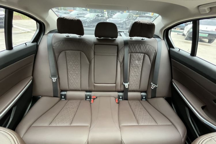 Used BMW i3 2024 eDrive 35 L Interior 7