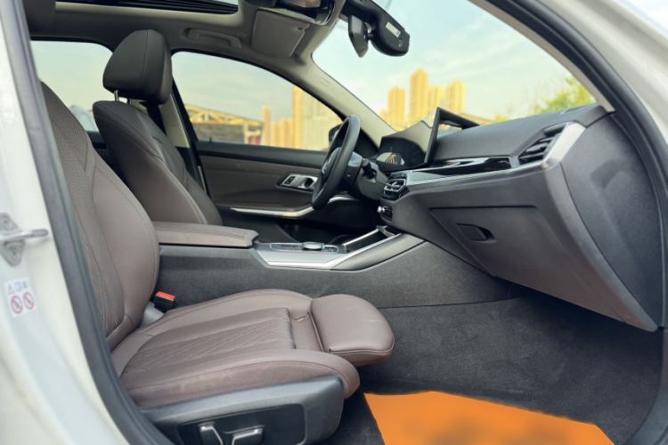 Used BMW i3 2024 eDrive 40 L Midnight Edition Interior 8