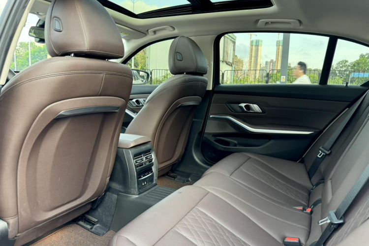 Used BMW i3 2024 eDrive 35 L Interior 9