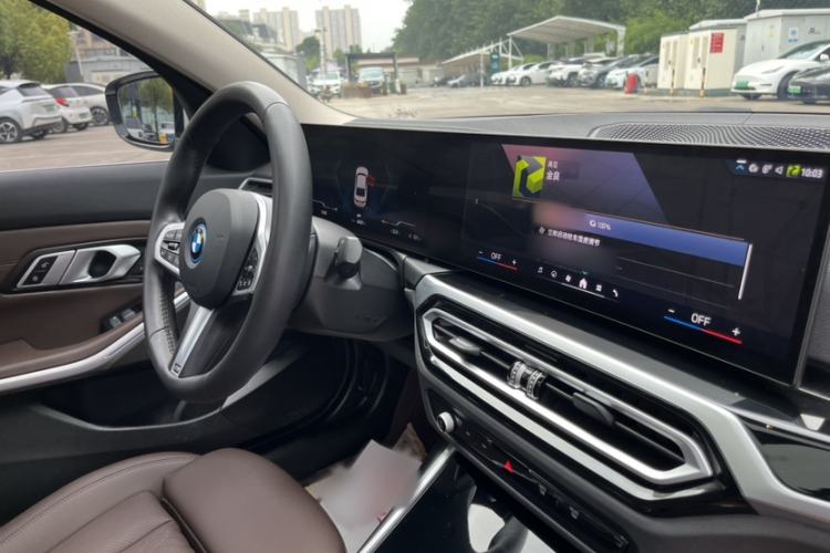 Used BMW i3 2024 eDrive 35 L Interior 9