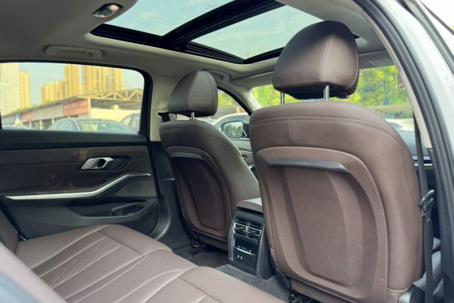 Used BMW i3 2024 eDrive 40 L Midnight Edition Interior 9