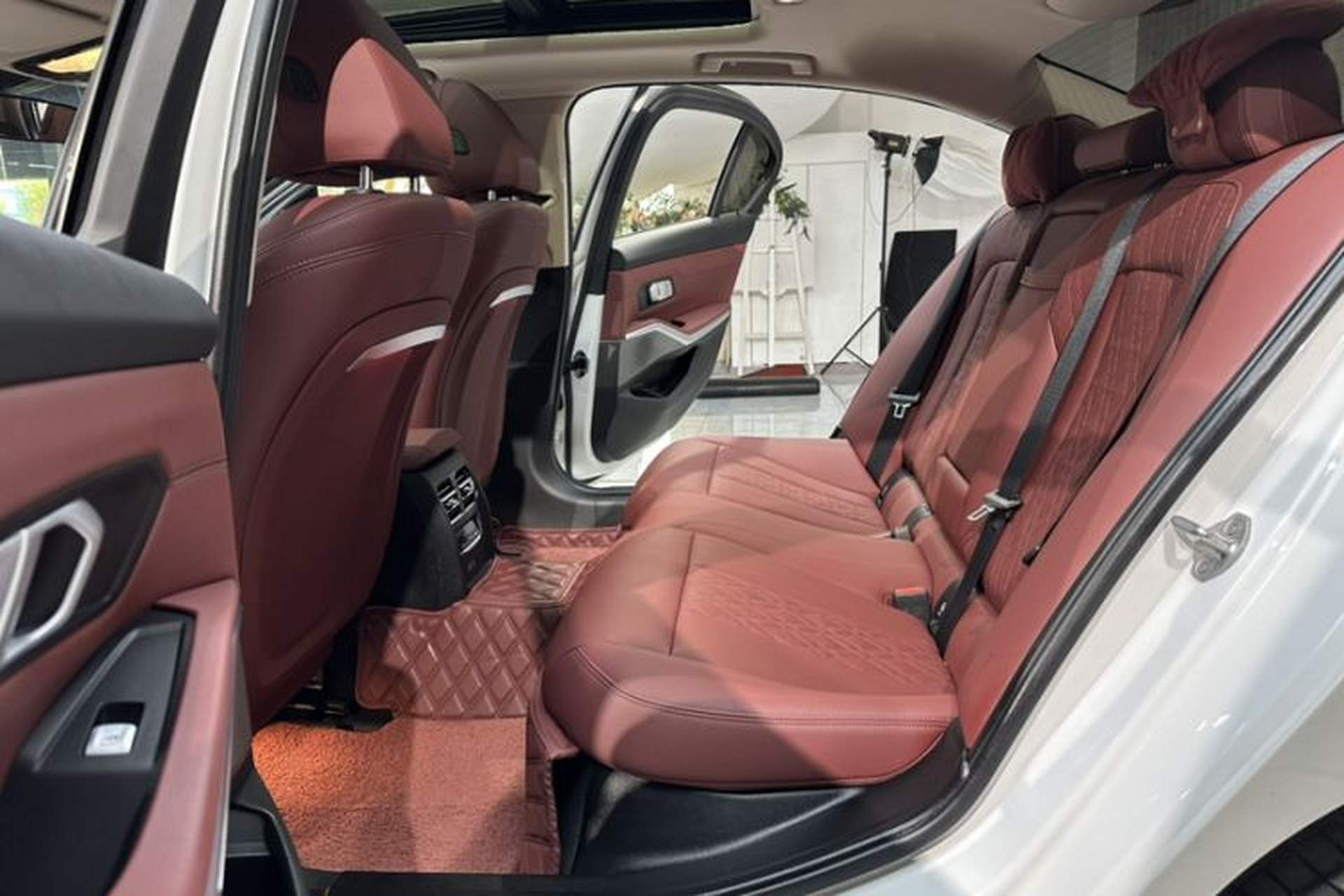 Used BMW i3 2024 eDrive 35 L Interior 9