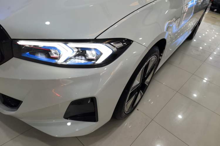 Used BMW i3 2024 eDrive 40 L Midnight Sports Package Left Front Headlight