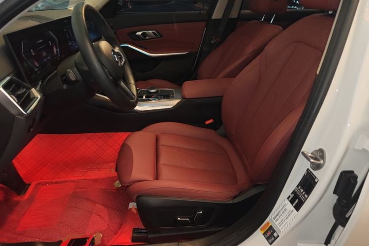 Used BMW i3 2024 eDrive 40 L Midnight Edition Left Front Seat