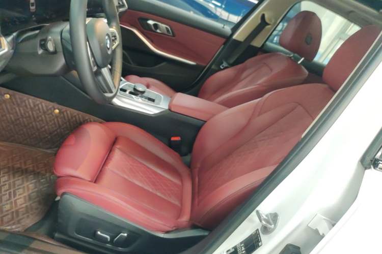 Used BMW i3 2024 eDrive 40 L Midnight Edition Left Front Seat