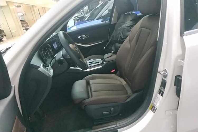 Used BMW i3 2024 eDrive 35 L Left Front Seat
