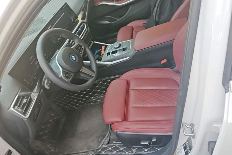 Used BMW i3 2024 eDrive 40 L Midnight Edition Left Front Seat