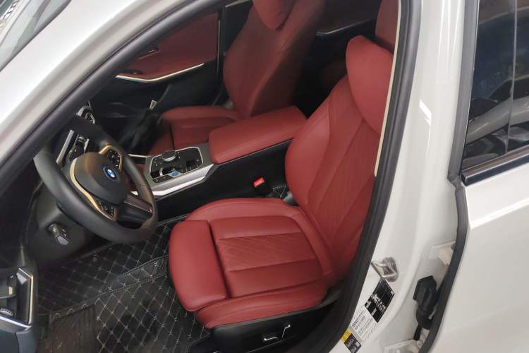 Used BMW i3 2024 eDrive 40 L Midnight Edition Left Front Seat