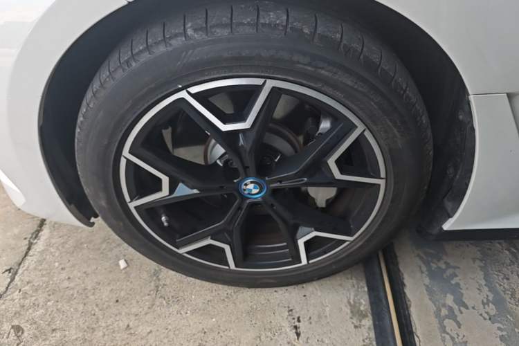 Used BMW i3 2024 eDrive 40 L Midnight Edition Left Front Wheel Hub