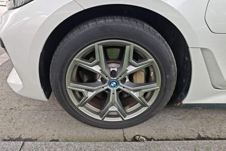 Used BMW i3 2024 eDrive 40 L Midnight Edition Left Front Wheel Hub
