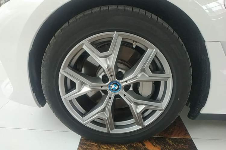 Used BMW i3 2024 eDrive 35 L Left Front Wheel Hub