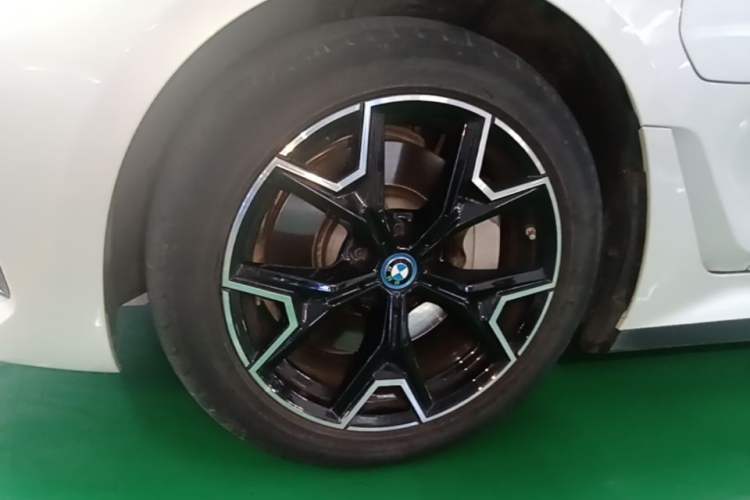 Used BMW i3 2024 eDrive 40 L Midnight Edition Left Front Wheel Hub