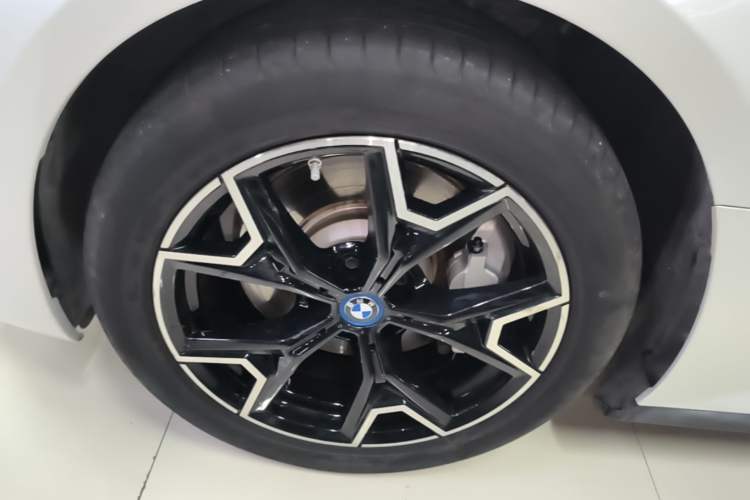 Used BMW i3 2024 eDrive 40 L Midnight Edition Left Front Wheel Hub