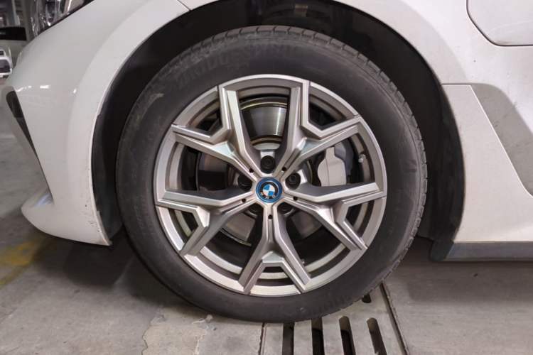 Used BMW i3 2024 eDrive 35 L Left Front Wheel Hub