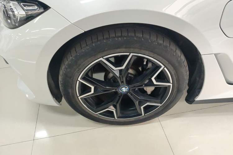 Used BMW i3 2024 eDrive 40 L Midnight Edition Left Front Wheel Hub