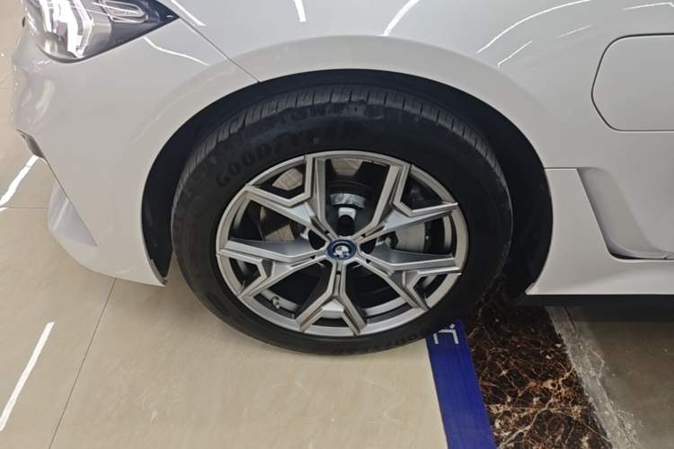 Used BMW i3 2024 eDrive 35 L Left Front Wheel Hub