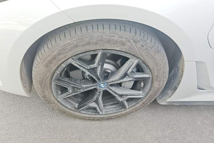 Used BMW i3 2024 eDrive 40 L Midnight Edition Left Front Wheel Hub