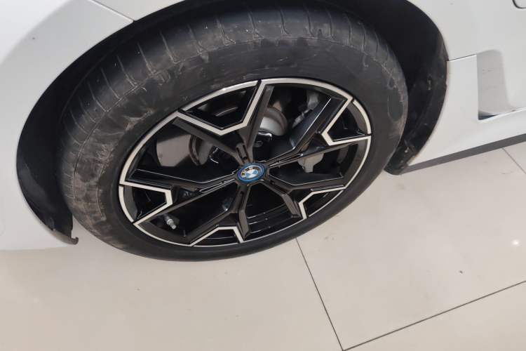 Used BMW i3 2024 eDrive 40 L Midnight Edition Left Front Wheel Hub