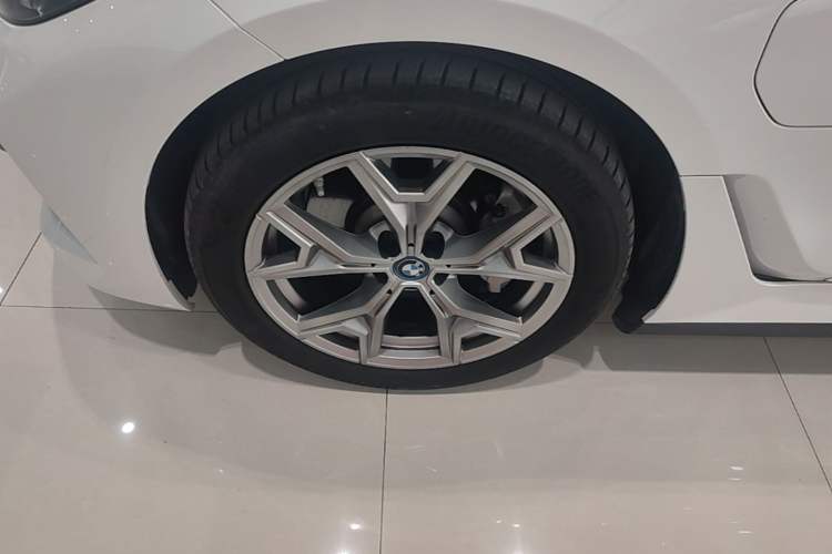Used BMW i3 2024 eDrive 35 L Left Front Wheel Hub