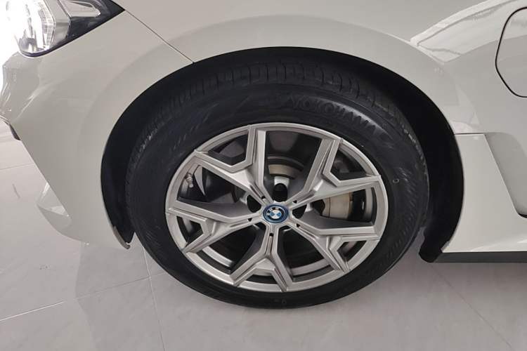 Used BMW i3 2024 eDrive 35 L Left Front Wheel Hub