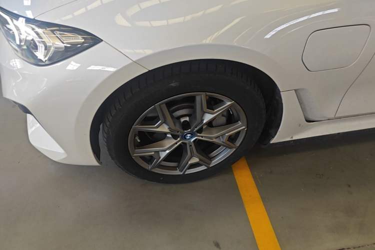 Used BMW i3 2024 eDrive 35 L Left Front Wheel Hub