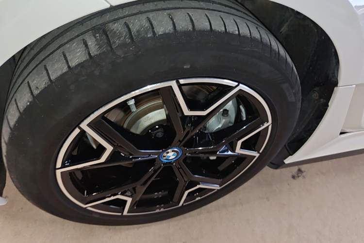 Used BMW i3 2024 eDrive 40 L Midnight Edition Left Front Wheel Hub