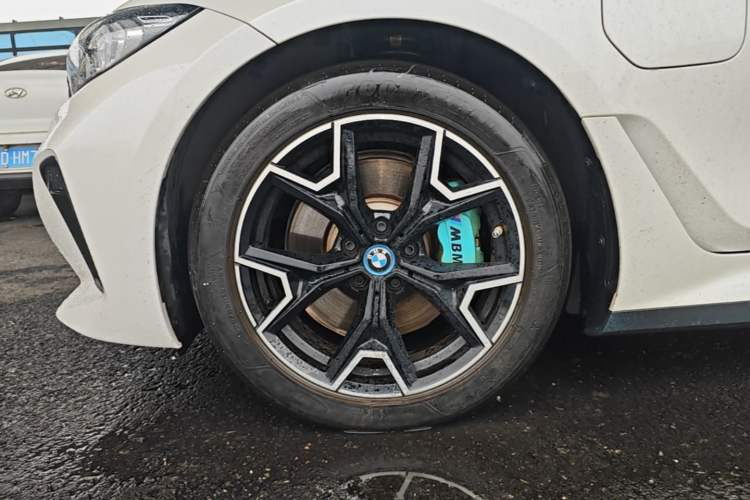 Used BMW i3 2024 eDrive 35 L Left Front Wheel Hub