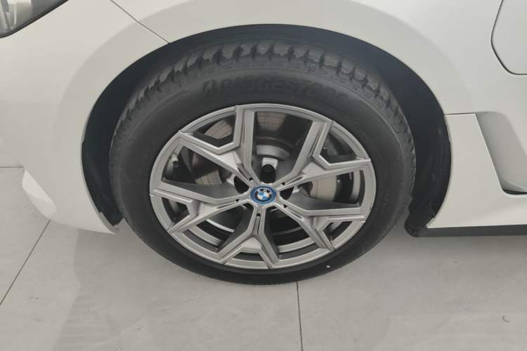 Used BMW i3 2024 eDrive 35 L Left Front Wheel Hub