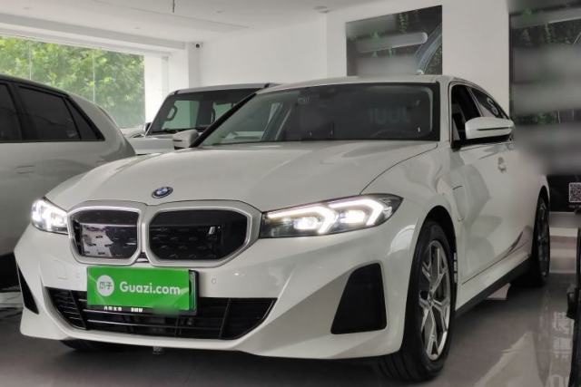 BMW i3 2024 eDrive 35 L مستعملة