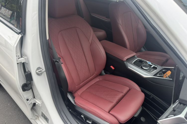 Used BMW i3 2024 eDrive 40 L Midnight Edition Right Front Seat
