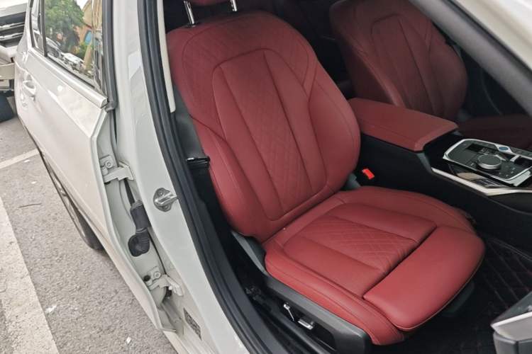 Used BMW i3 2024 eDrive 40 L Midnight Edition Right Front Seat