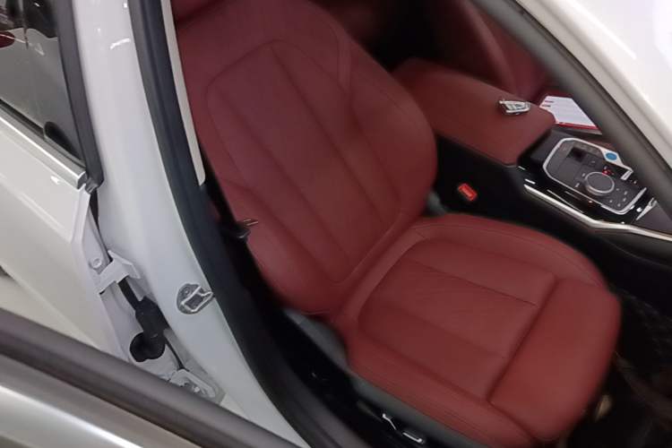 Used BMW i3 2024 eDrive 35 L Right Front Seat