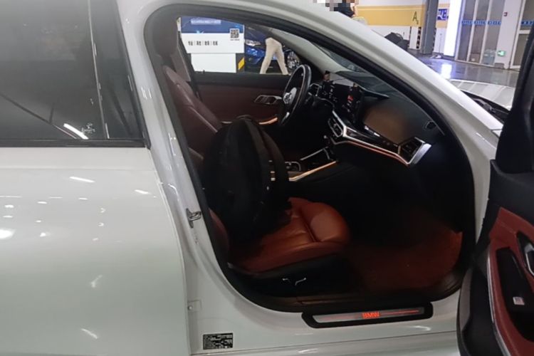 Used BMW i3 2024 eDrive 40 L Midnight Edition Right Front Seat