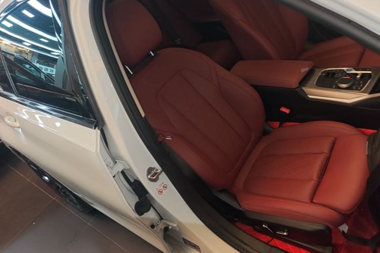 Used BMW i3 2024 eDrive 40 L Midnight Edition Right Front Seat