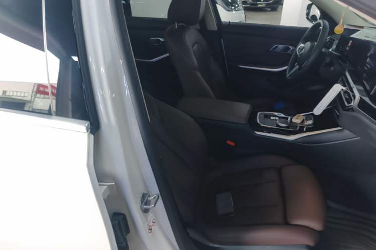 Used BMW i3 2024 eDrive 35 L Right Front Seat