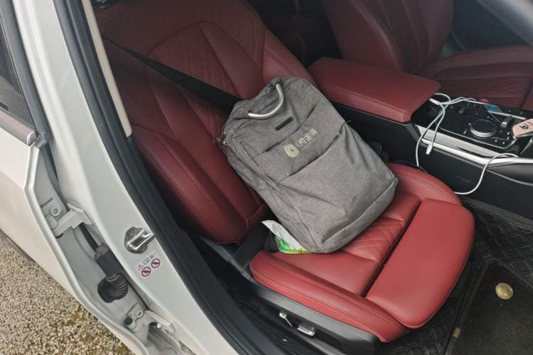 Used BMW i3 2024 eDrive 35 L Right Front Seat