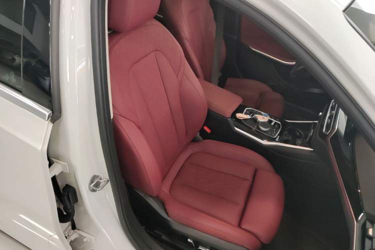 Used BMW i3 2024 eDrive 35 L Right Front Seat