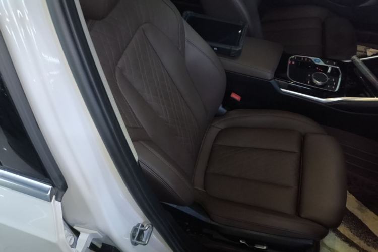 Used BMW i3 2024 eDrive 35 L Right Front Seat