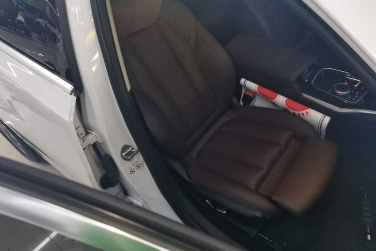 Used BMW i3 2024 eDrive 35 L Right Front Seat
