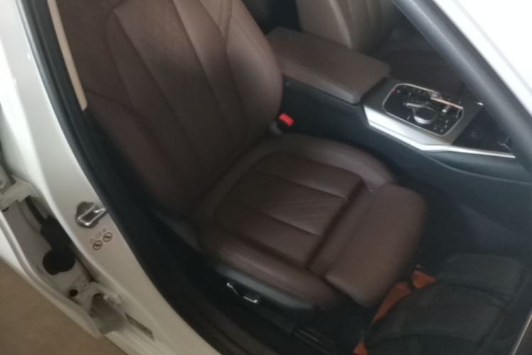 Used BMW i3 2024 eDrive 40 L Midnight Edition Right Front Seat