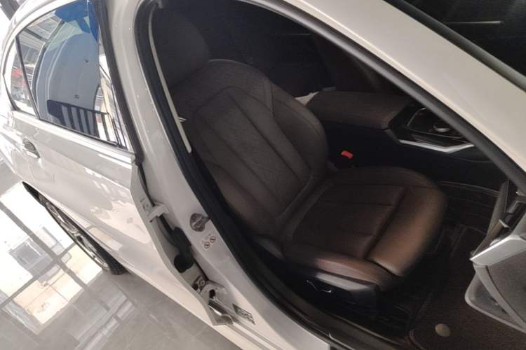 Used BMW i3 2024 eDrive 35 L Right Front Seat