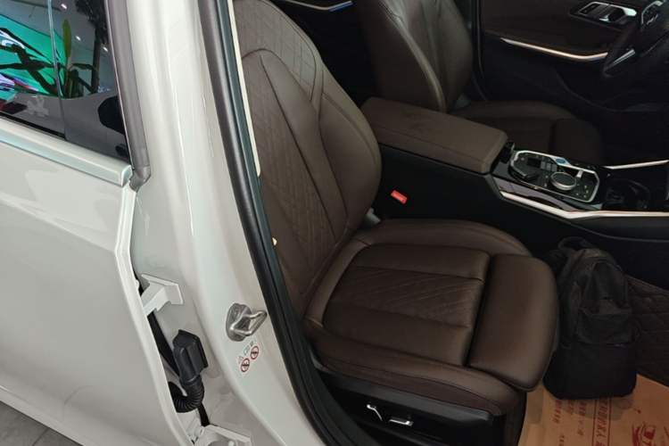 Used BMW i3 2024 eDrive 35 L Right Front Seat