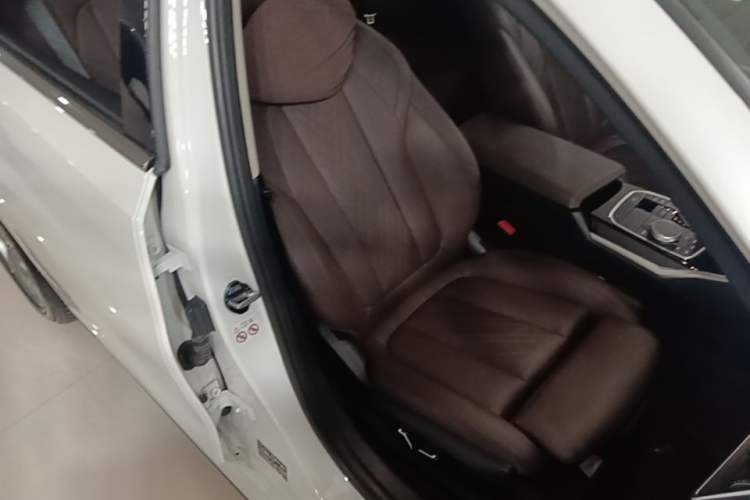 Used BMW i3 2024 eDrive 35 L Right Front Seat