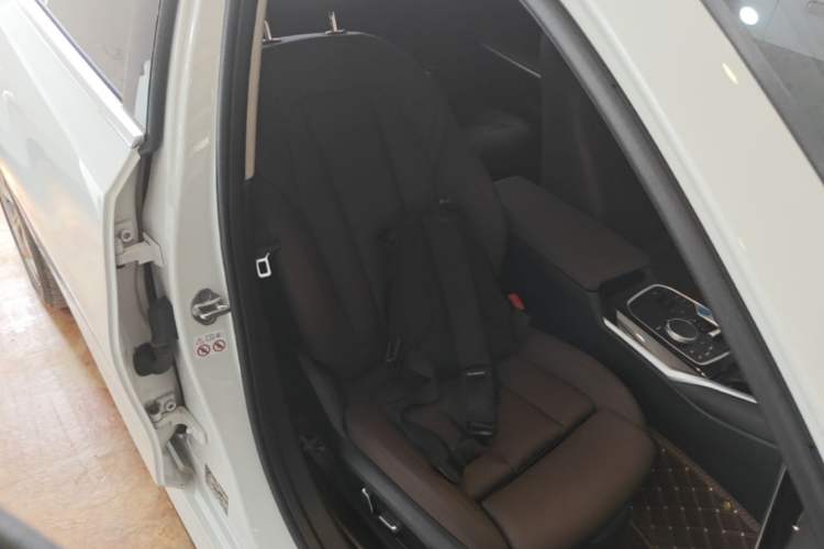 Used BMW i3 2024 eDrive 35 L Right Front Seat