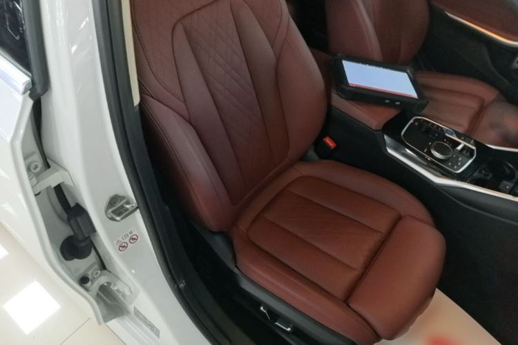 Used BMW i3 2024 eDrive 35 L Right Front Seat